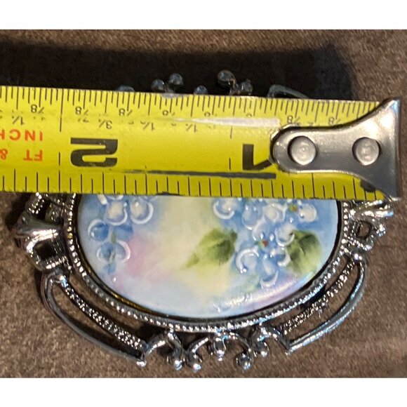 Hand-Painted Floral Porcelain Brooch With SilverTone Filigree Frame - Picture 7 of 9